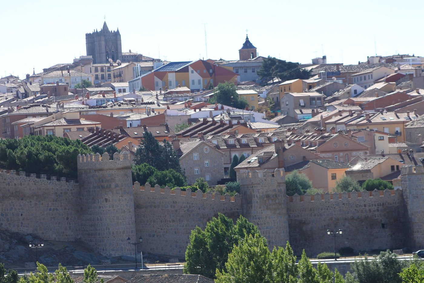 Ávila and its walls from outside the city