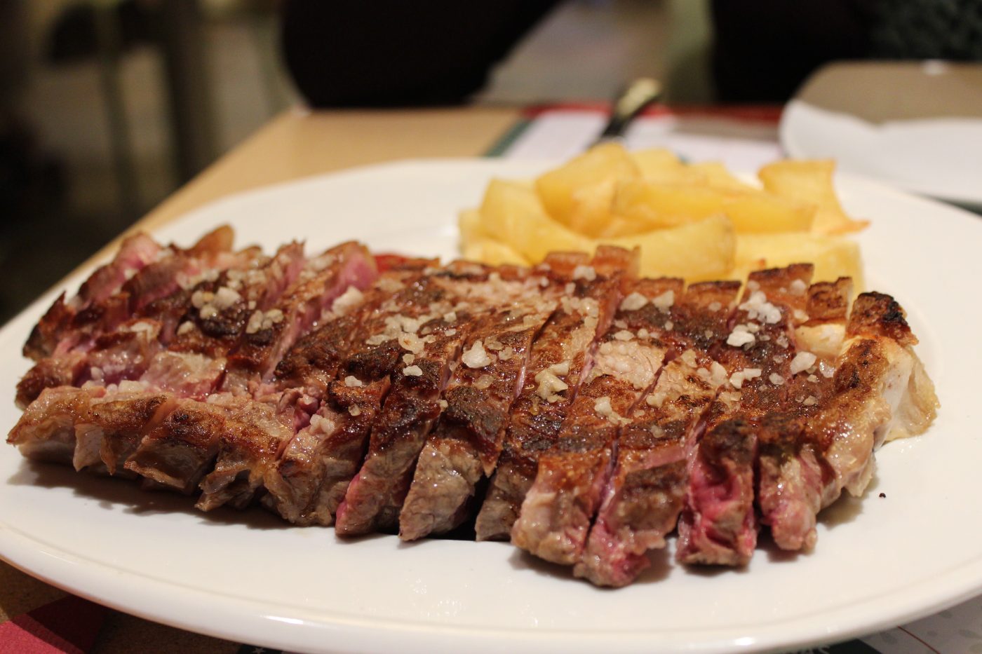 Chuletón de Ávila a la brasa con patatas