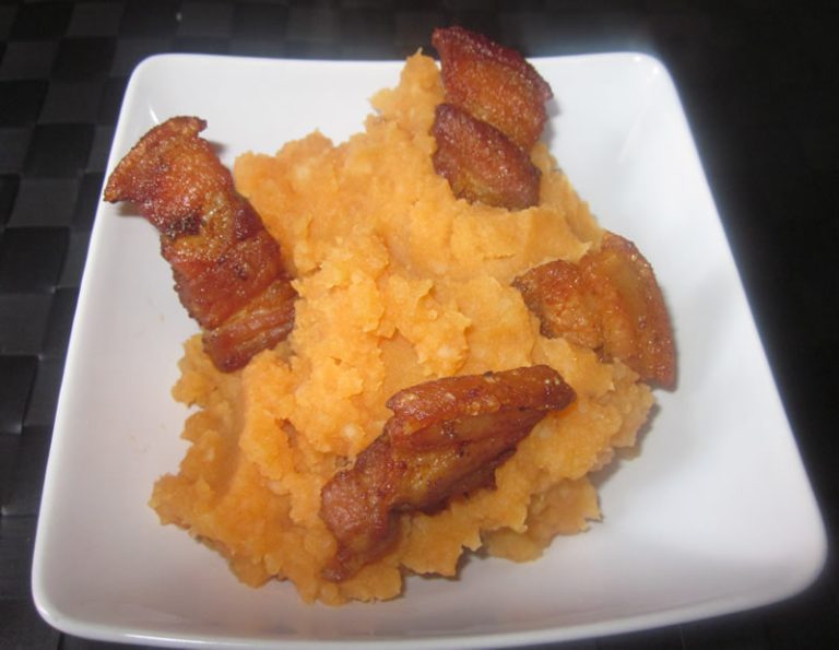 Patatas revolconas con torreznos