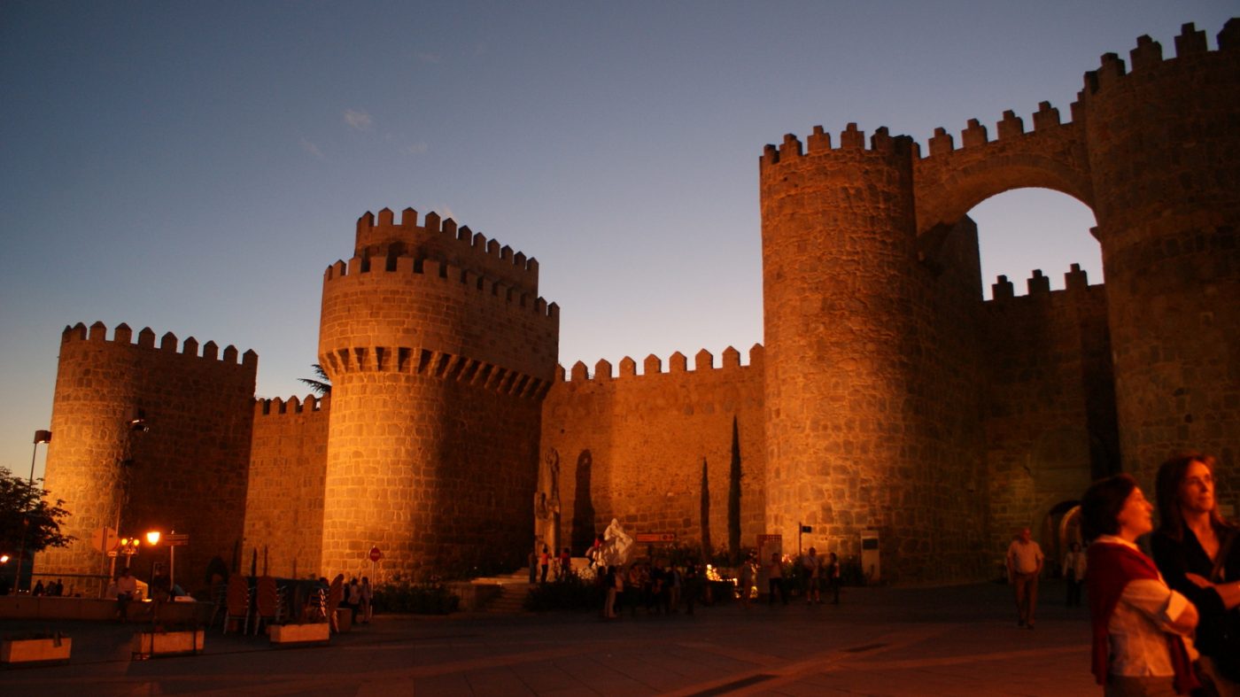 Gate in the Ávila walls at dusk