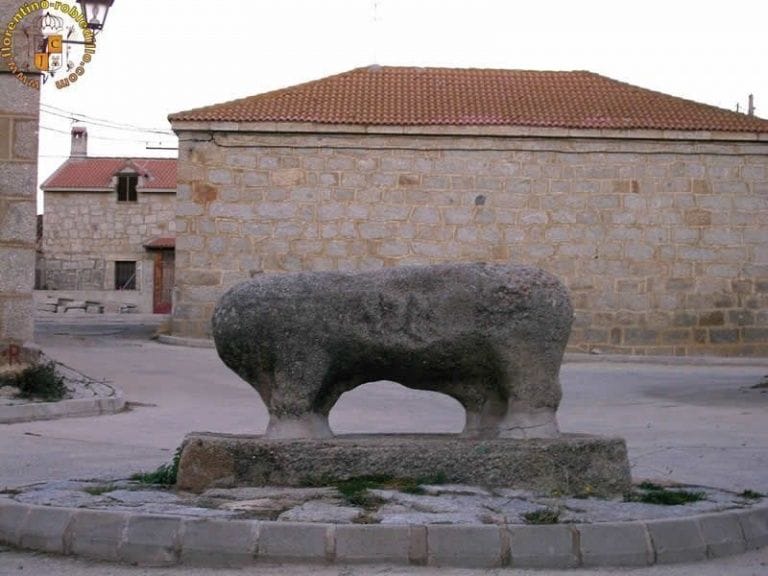 Verraco vetón de piedra en Villaviciosa